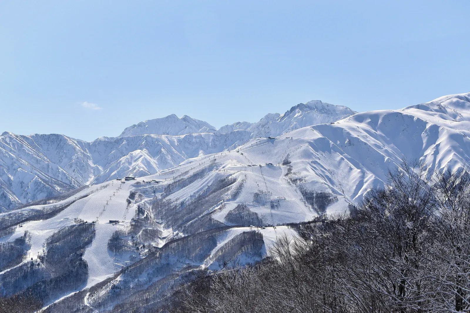 Snow-covered mountains above Hakuba Cortina