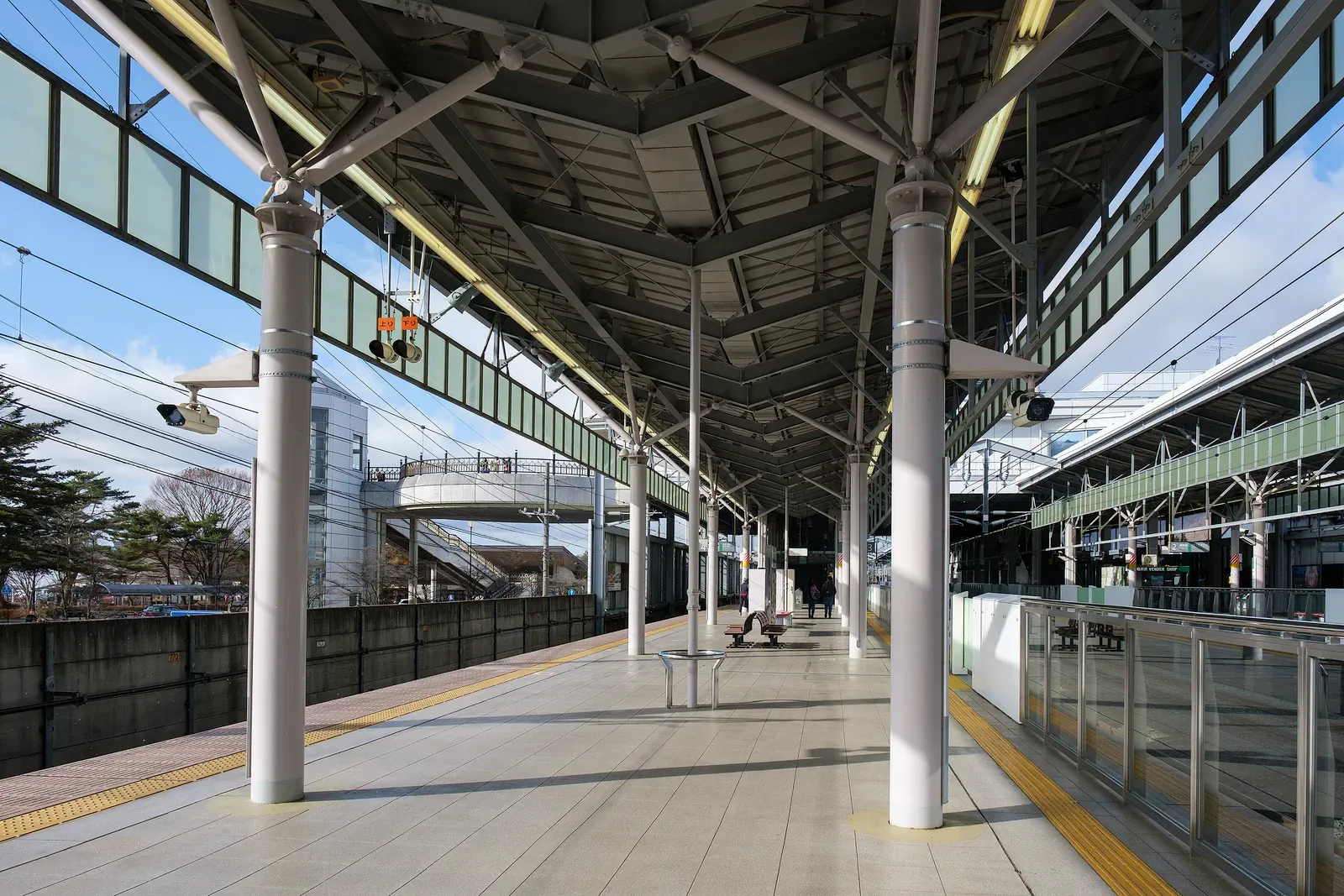 Shinkansen platform at Karuizawa Station