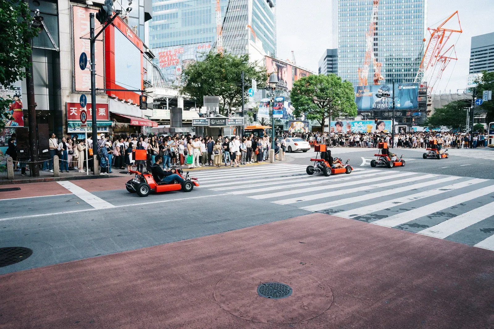 Pedestrian crossing and street in Tokyo